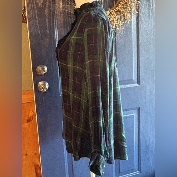 Crown & Ivy Plaid Ruffle Henley size Small - Picture 4 of 12